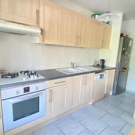 Familial Quartier Fontonne A By Weekome شقة
