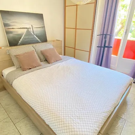 Familial Quartier Fontonne A By Weekome شقة